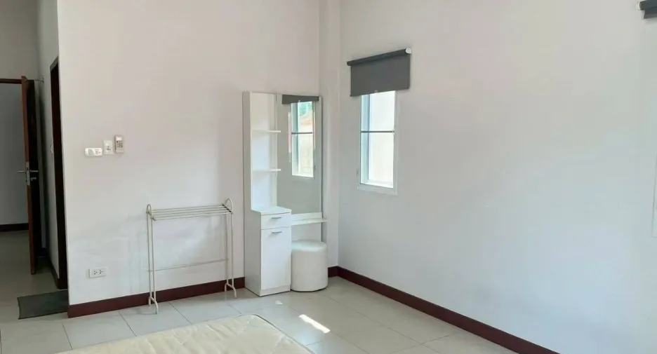 For rent 3 bedrooms house in Saraphi, Chiang Mai