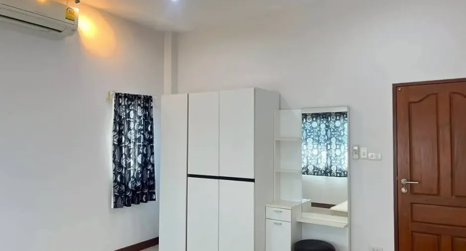 For rent 3 bedrooms house in Saraphi, Chiang Mai