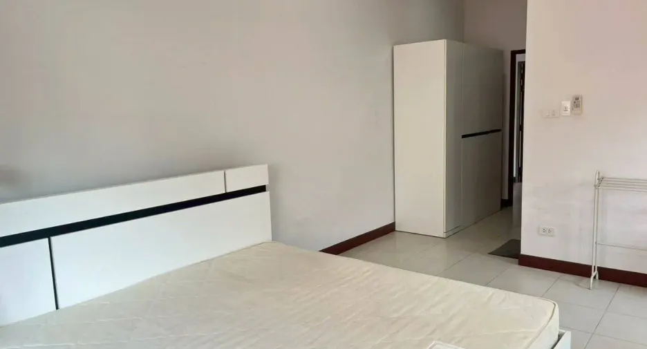 For rent 3 bedrooms house in Saraphi, Chiang Mai