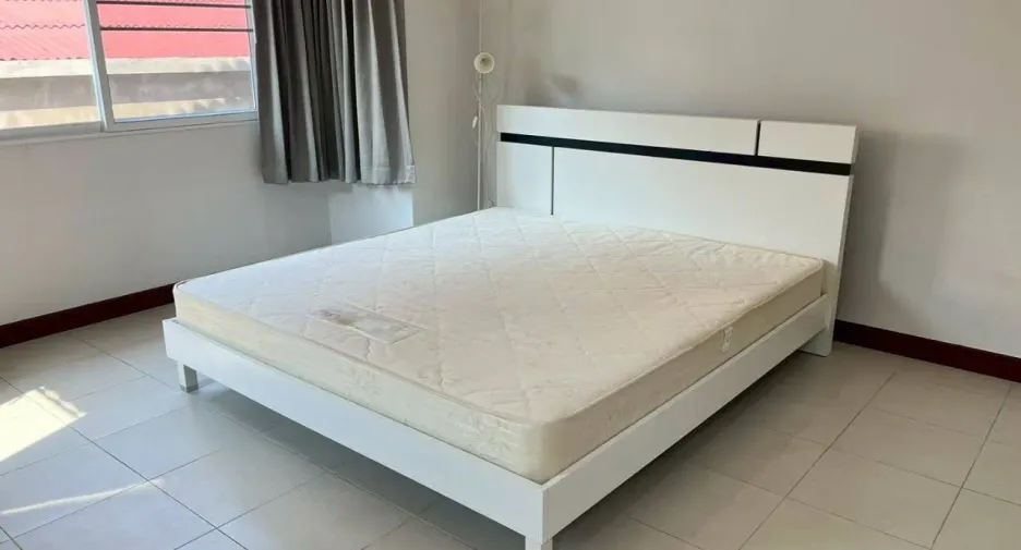 For rent 3 bedrooms house in Saraphi, Chiang Mai