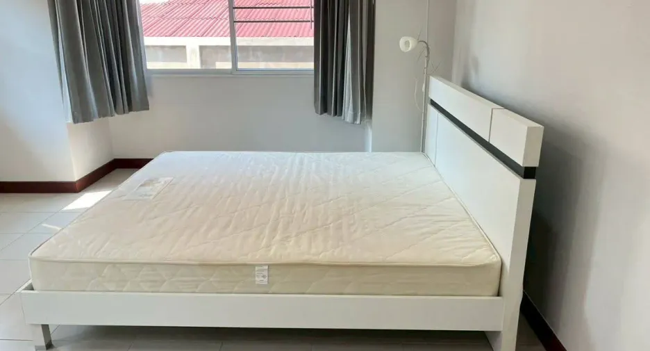 For rent 3 bedrooms house in Saraphi, Chiang Mai