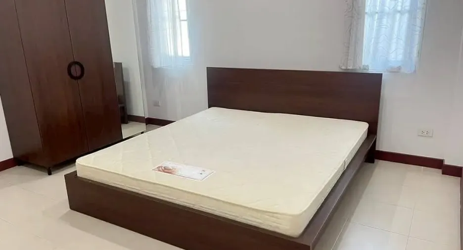 For rent 3 bedrooms house in Saraphi, Chiang Mai