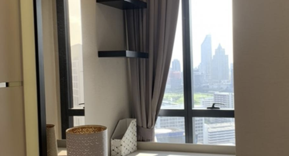 Wohnung zur Miete mit 1 Zimmer in Bang Rak, Bangkok