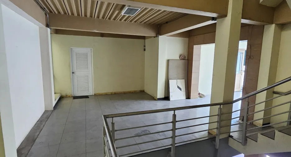 À vendre 5 chambres maison de ville à Khlong Luang, Pathum Thani