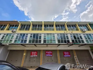 For rent 3 bedrooms townhouse in Khlong Luang, Pathum Thani