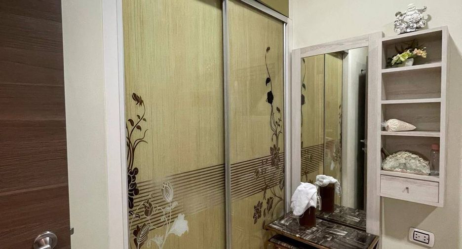 For sale 3 bedrooms condo in Yan Nawa, Bangkok