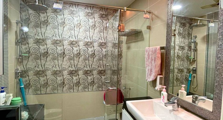 For sale 3 bedrooms condo in Yan Nawa, Bangkok