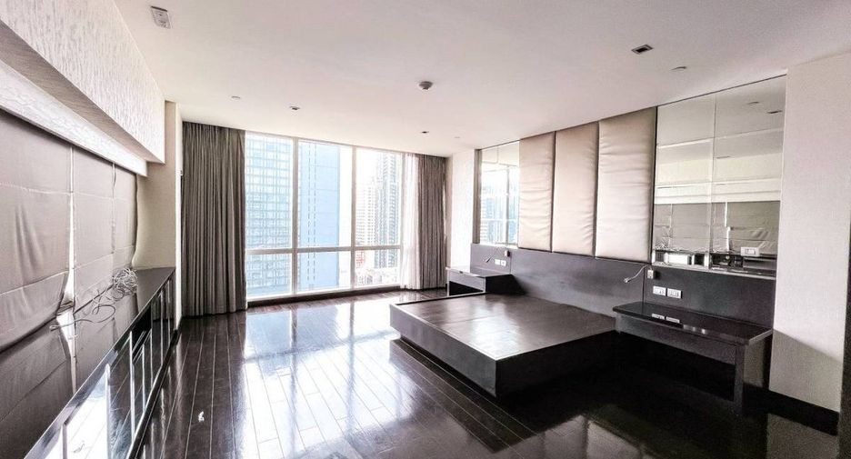For sale 3 bedrooms condo in Khlong Toei, Bangkok