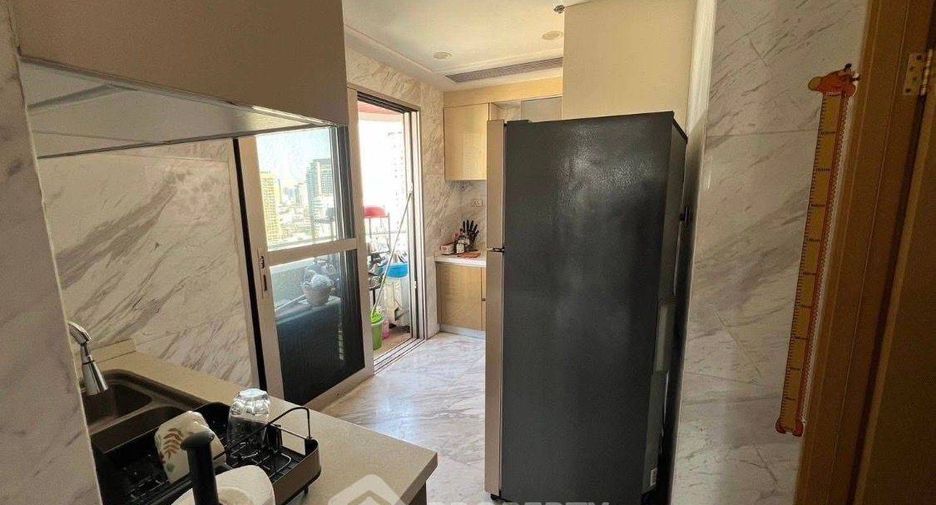 À louer et à vendre 3 chambres condo à Khlong Toei, Bangkok