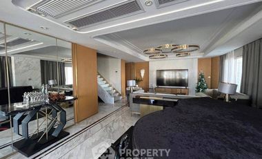 À louer et à vendre 3 chambres condo à Khlong Toei, Bangkok