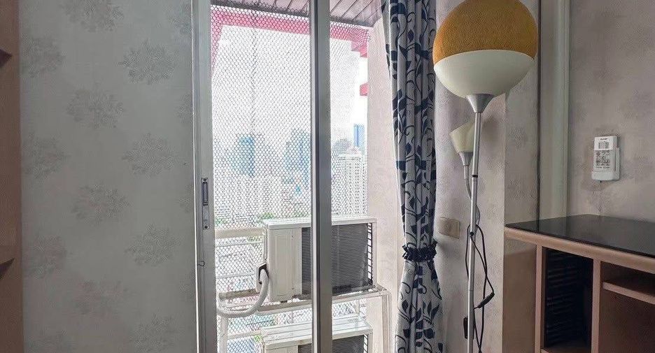 For rent 2 bedrooms condo in Ratchathewi, Bangkok
