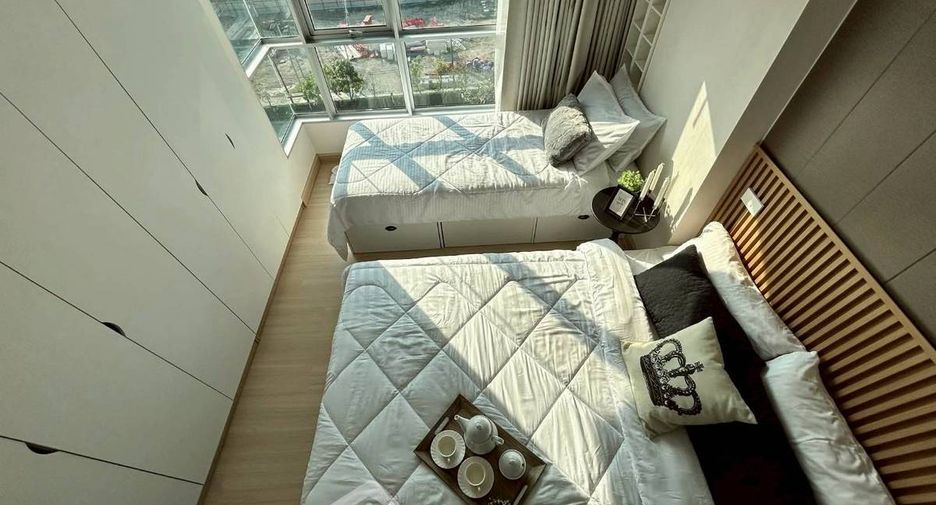 À louer 3 chambres condo à Huai Khwang, Bangkok