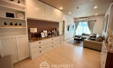 For rent 3 bedrooms condo in Huai Khwang, Bangkok