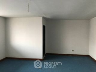 For sale 3 bedrooms condo in Khlong Toei, Bangkok