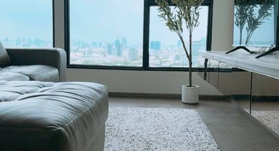 À louer et à vendre 3 chambres condo à Ratchathewi, Bangkok