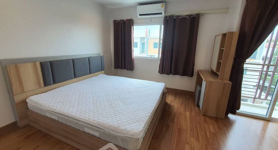 For sale 4 bedrooms townhouse in Suan Luang, Bangkok