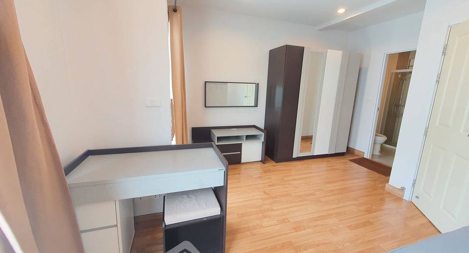 For sale 4 bedrooms townhouse in Suan Luang, Bangkok