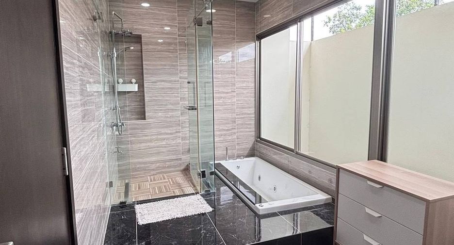 Haus zur Miete und zum Kauf mit 4 Zimmer in Lat Krabang, Bangkok