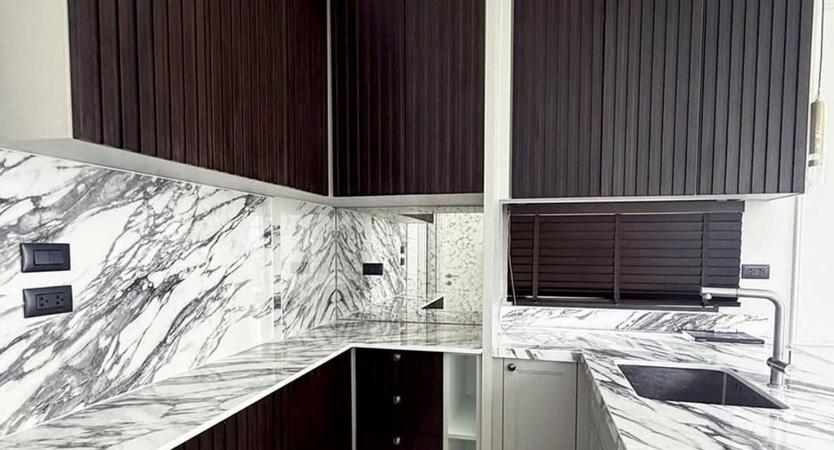 Casa en alquiler y en venta de 5 habitaciones en Bang Phli, Samut Prakan