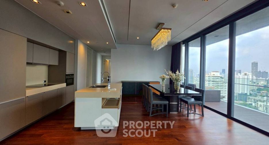 À louer et à vendre 3 chambres condo à Khlong Toei, Bangkok
