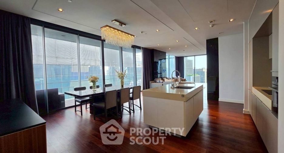 À louer et à vendre 3 chambres condo à Khlong Toei, Bangkok