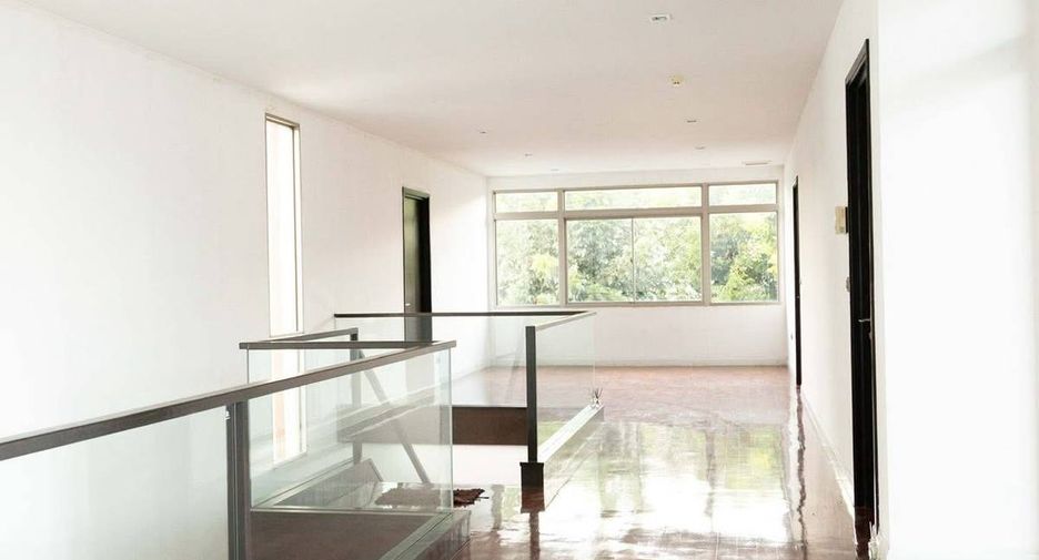 Casa en venta de 5 habitaciones en Lat Krabang, Bangkok