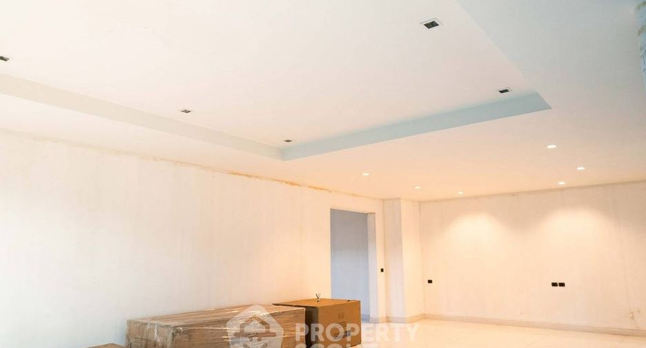 Casa en venta de 5 habitaciones en Lat Krabang, Bangkok