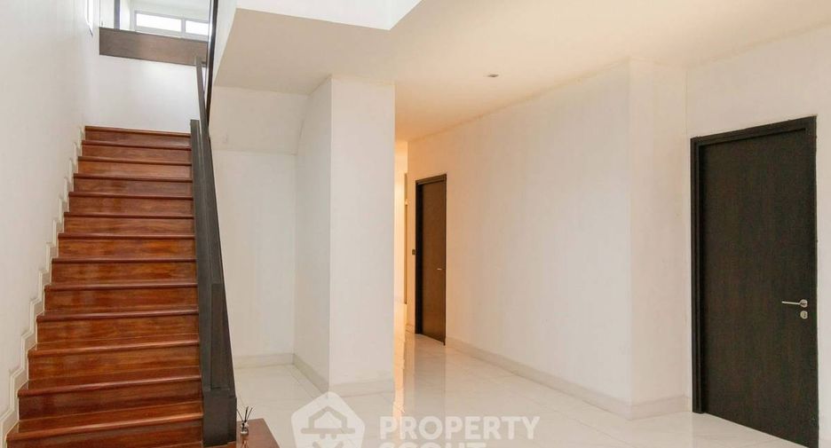 Casa en venta de 5 habitaciones en Lat Krabang, Bangkok