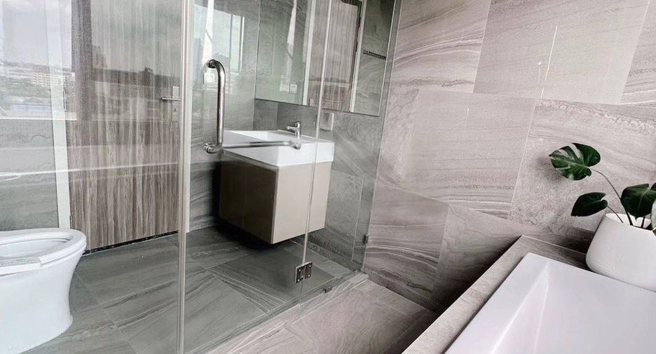 À vendre 1 chambre condo à Khlong Toei, Bangkok