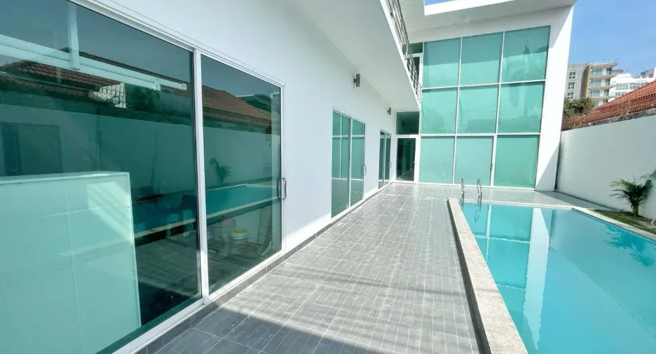 À vendre et à louer 6 chambres villa à Pratumnak, Pattaya