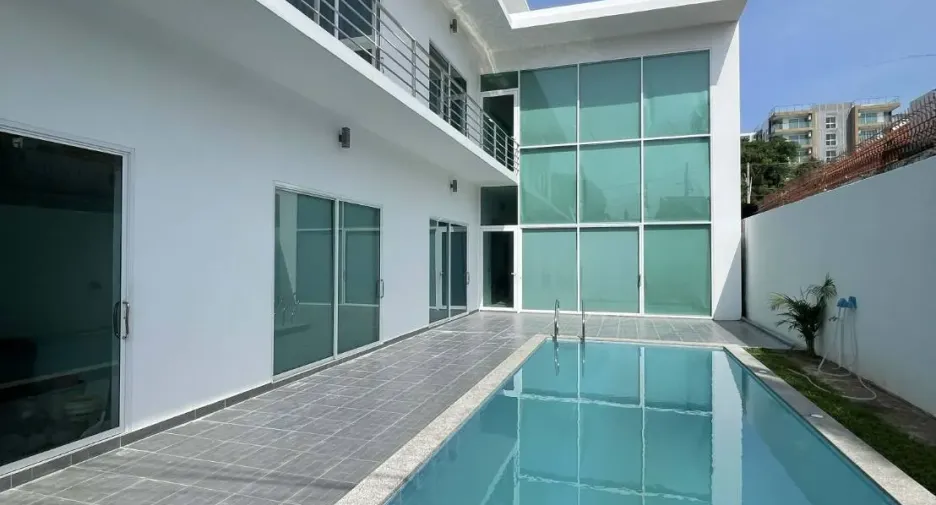 À vendre et à louer 6 chambres villa à Pratumnak, Pattaya