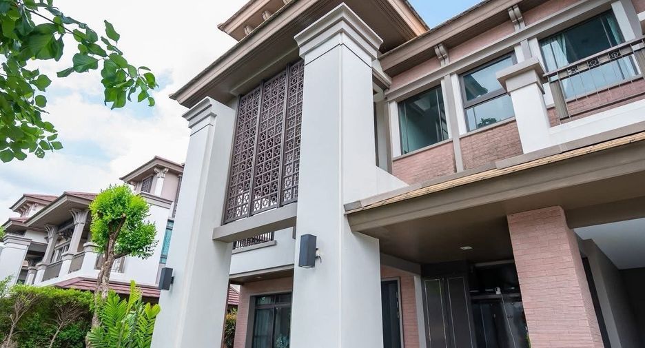 Casa en venta y en alquiler de 5 habitaciones en Sai Mai, Bangkok