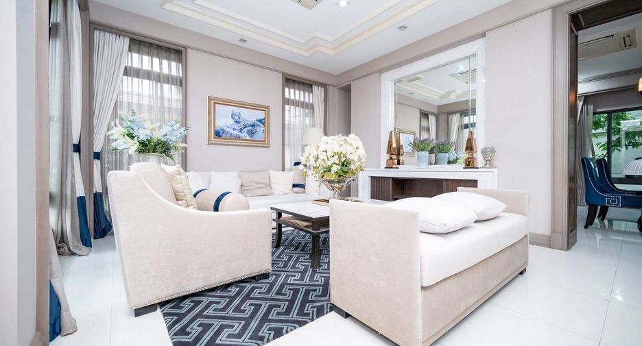 Casa en venta y en alquiler de 5 habitaciones en Sai Mai, Bangkok