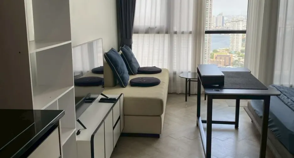 For rent studio condo in Khlong San, Bangkok