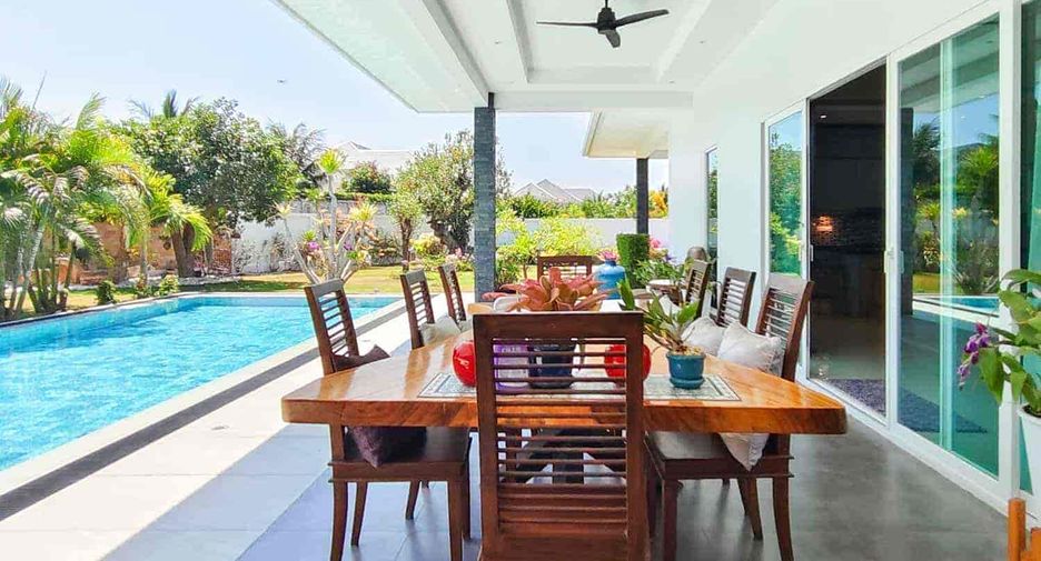 For sale 3 ベッドルーム villa in Hua Hin, Prachuap Khiri Khan