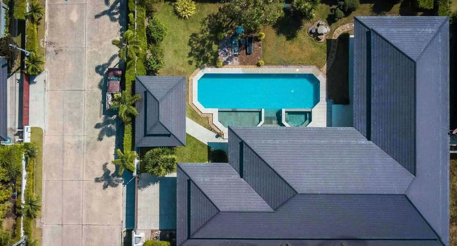 For sale 6 bedrooms villa in Cha Am, Phetchaburi