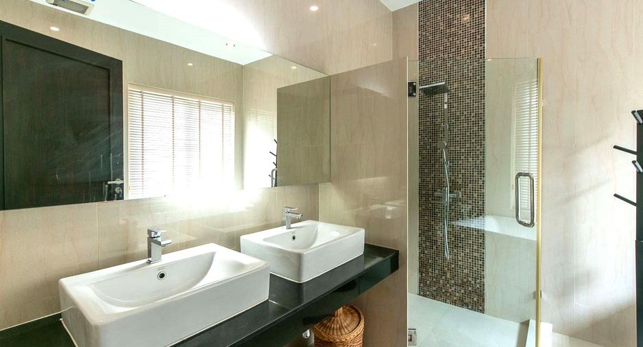 For sale 6 bedrooms villa in Cha Am, Phetchaburi