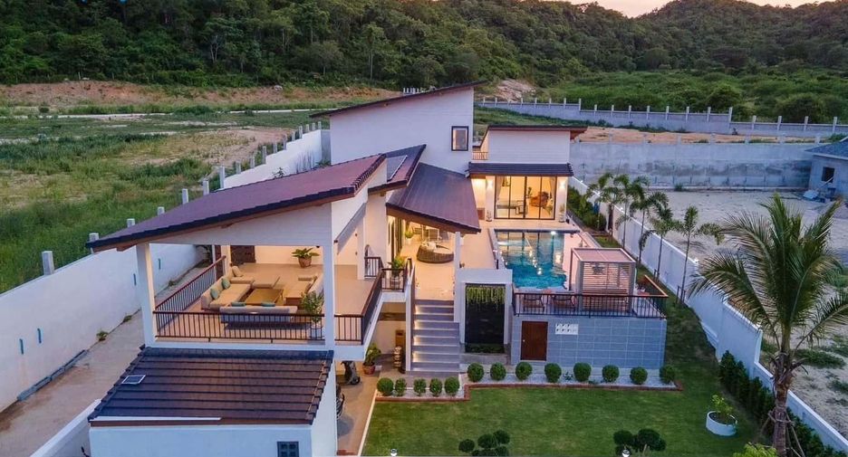 For sale 5 bedrooms villa in Hua Hin, Prachuap Khiri Khan