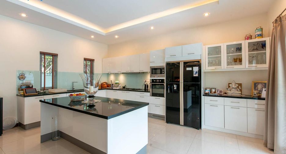 For rent 4 bedrooms villa in Cha Am, Phetchaburi