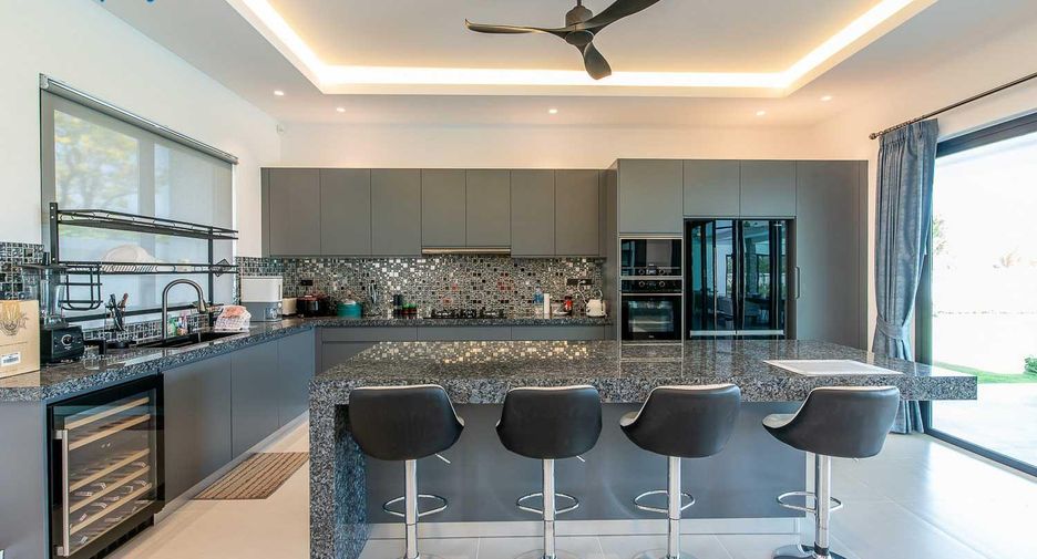 For sale 4 bedrooms villa in Pran Buri, Prachuap Khiri Khan