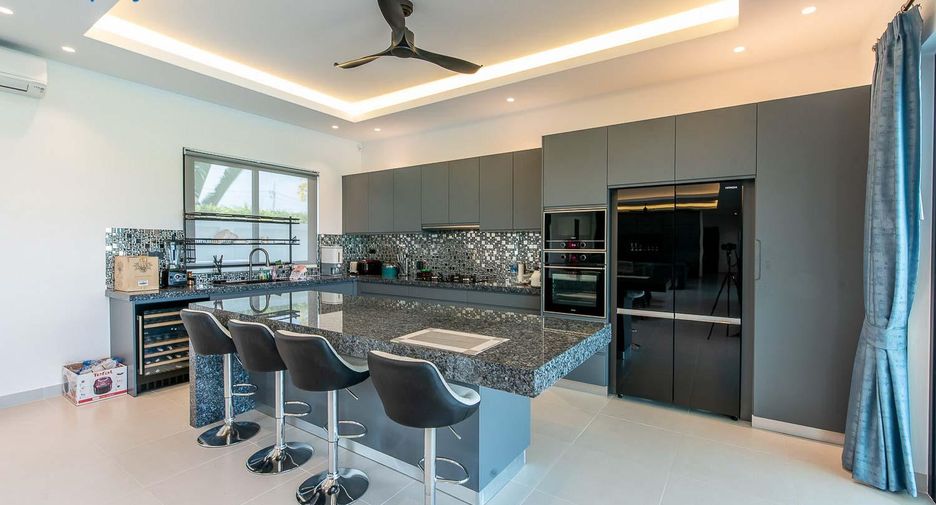 For sale 4 bedrooms villa in Pran Buri, Prachuap Khiri Khan