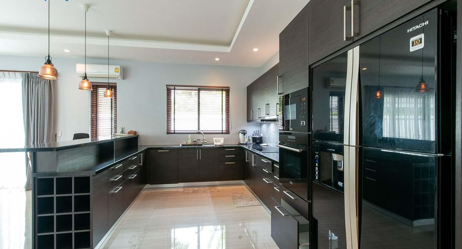 Villa en venta y en alquiler de 4 habitaciones en Cha Am, Phetchaburi