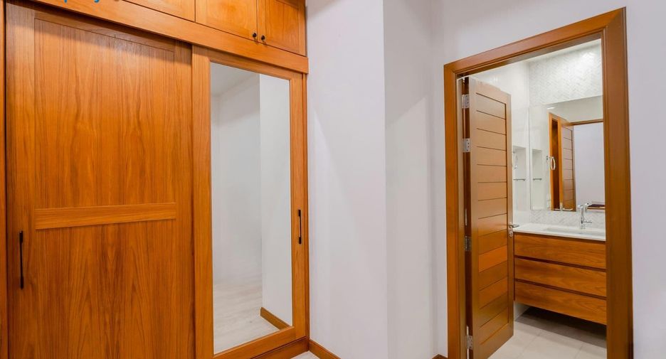 For sale 4 ベッドルーム villa in Hua Hin, Prachuap Khiri Khan