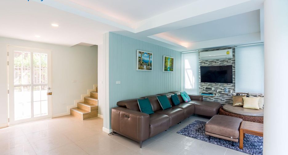 Condo en venta de 3 habitaciones 