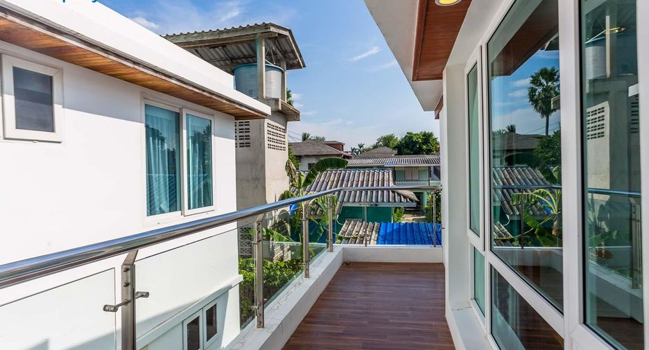 Condo en venta de 3 habitaciones 