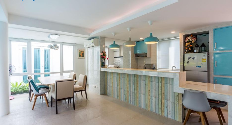 Condo en venta de 3 habitaciones 