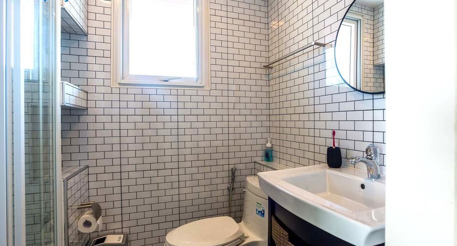 Condo en venta de 3 habitaciones 