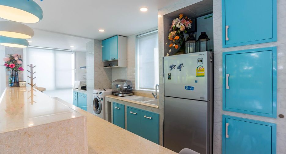 Condo en venta de 3 habitaciones 