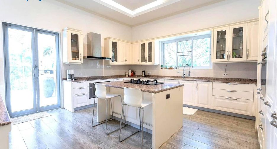 For sale 4 bedrooms villa in Hua Hin, Prachuap Khiri Khan