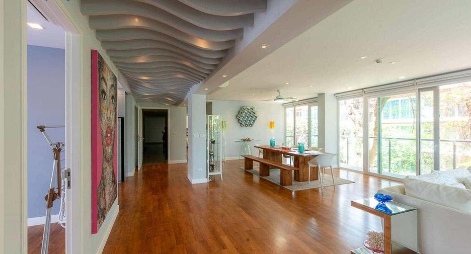 Condo en venta de 4 habitaciones 